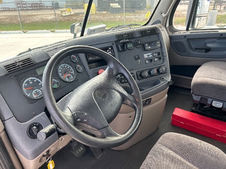 2019 Freightliner Cascadia in Katy, TX — photo 10