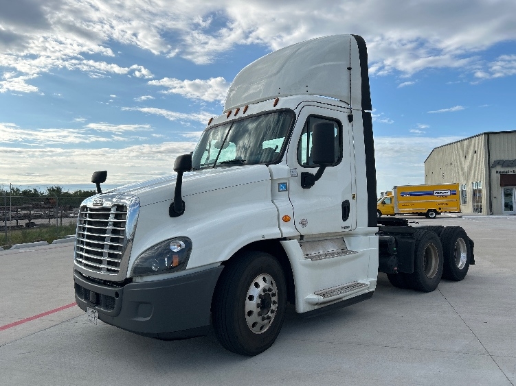 2019 Freightliner Cascadia in Katy, TX — photo 3