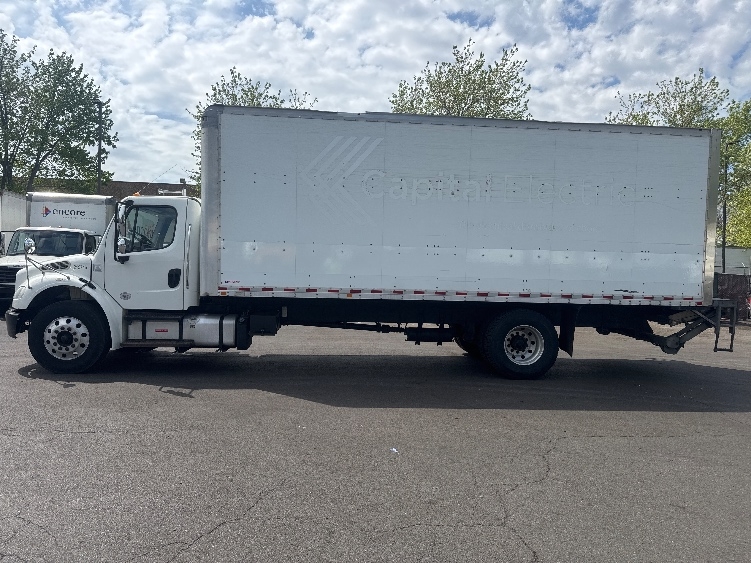 2019 Freightliner M2 106 in Capitol Heights, MD — photo 4