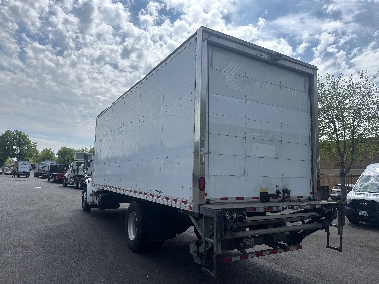 2019 Freightliner M2 106 in Capitol Heights, MD — photo 6