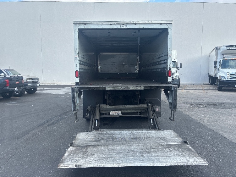 2019 Freightliner M2 106 in Torrance, CA — photo 9
