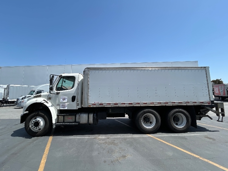 2019 Freightliner M2 106 in Torrance, CA — photo 4