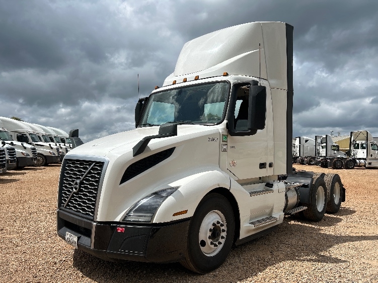 2024 Volvo VNL 300 in Tyler, TX — photo 3
