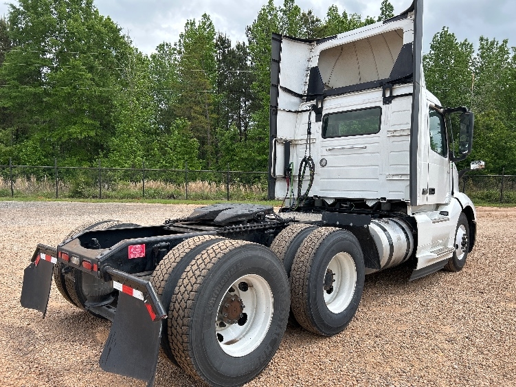 2024 Volvo VNL 300 in Tyler, TX — photo 7