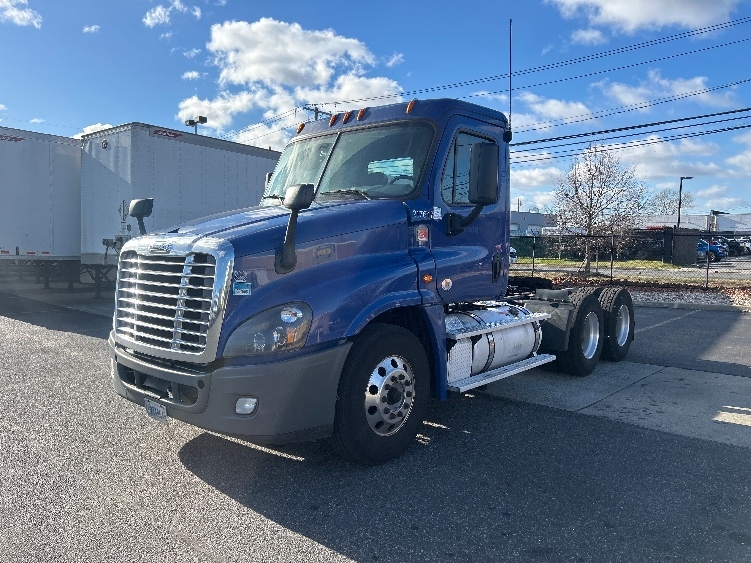 2019 Freightliner Cascadia in West Babylon, NY — photo 3