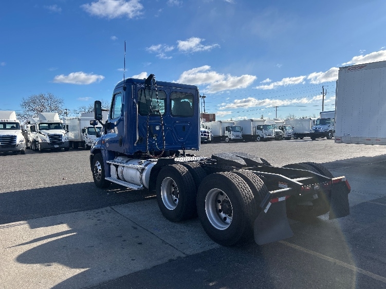 2019 Freightliner Cascadia in West Babylon, NY — photo 5
