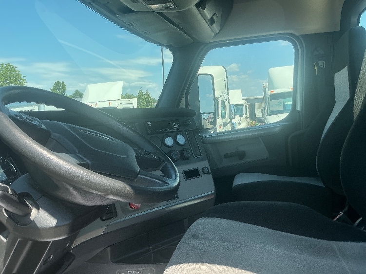 2019 Freightliner Cascadia in Piqua, OH — photo 10