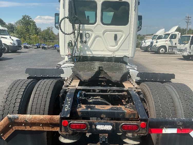 2019 Freightliner Cascadia in Piqua, OH — photo 6