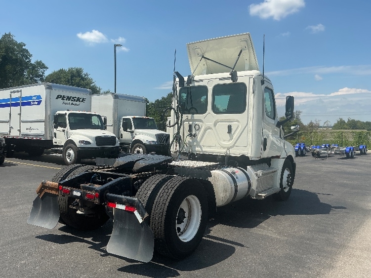 2019 Freightliner Cascadia in Piqua, OH — photo 7
