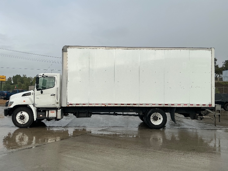 2019 Hino 268 in Fontana, CA — photo 4