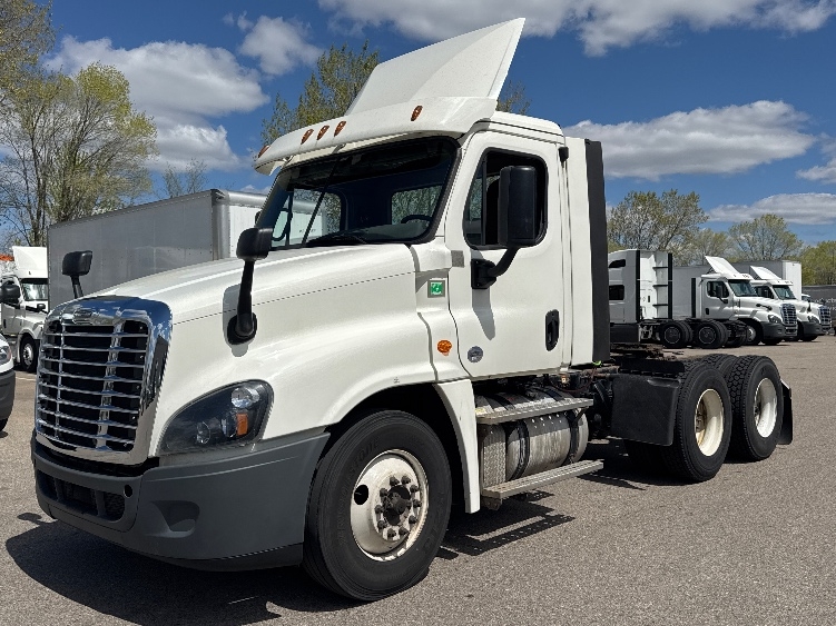 2019 Freightliner Cascadia in Brooklyn Park, MN — photo 3