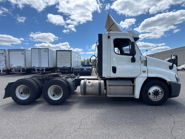 2019 Freightliner Cascadia in Brooklyn Park, MN — photo 8