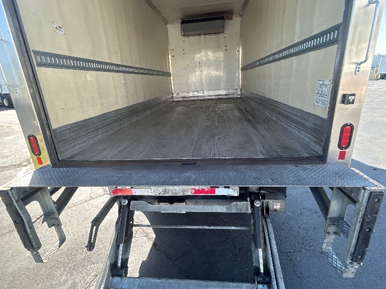 2019 Hino 268 in Torrance, CA — photo 10