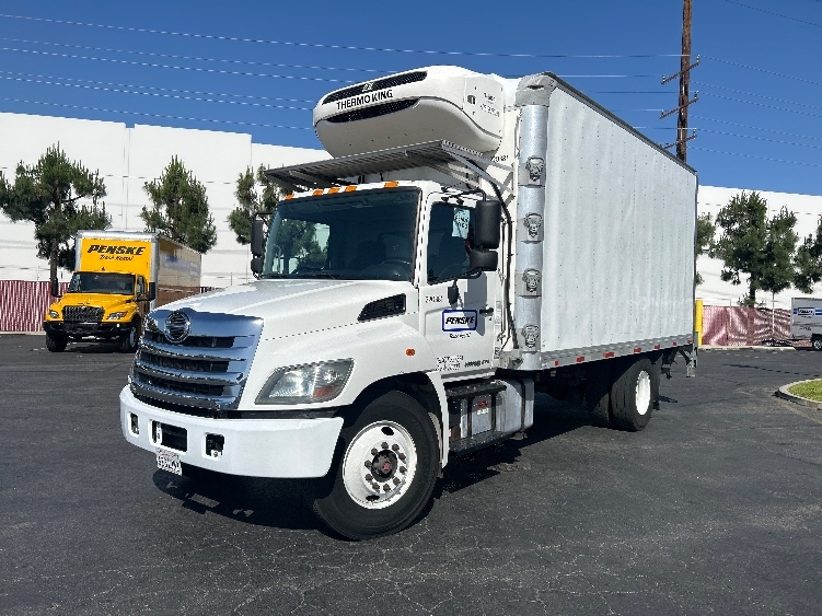 2019 Hino 268 in Torrance, CA — photo 3