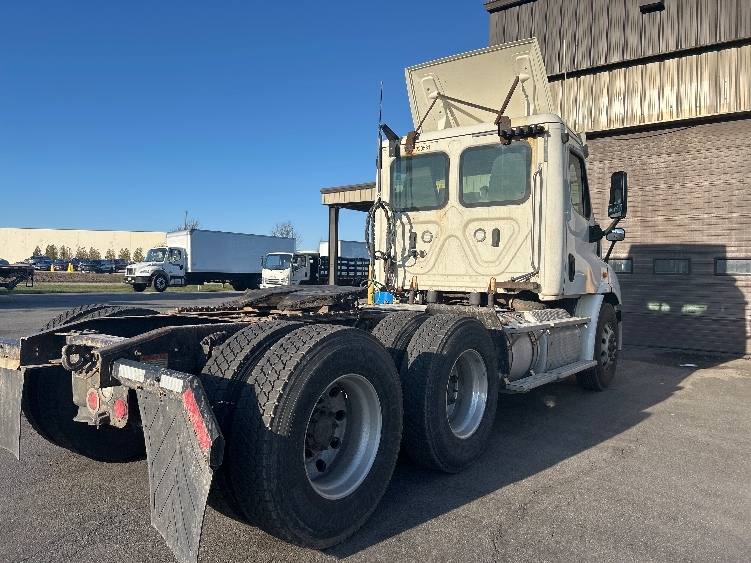 2019 Freightliner Cascadia in Londonderry, NH — photo 7