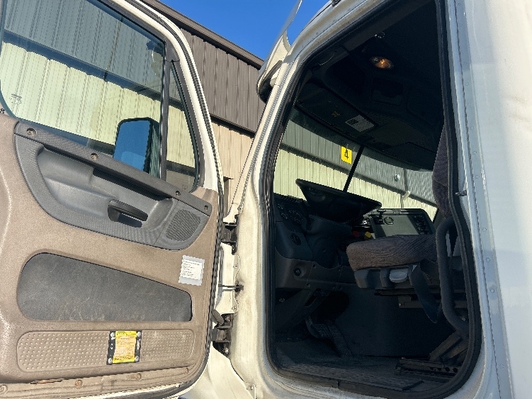 2019 Freightliner Cascadia in Londonderry, NH — photo 9