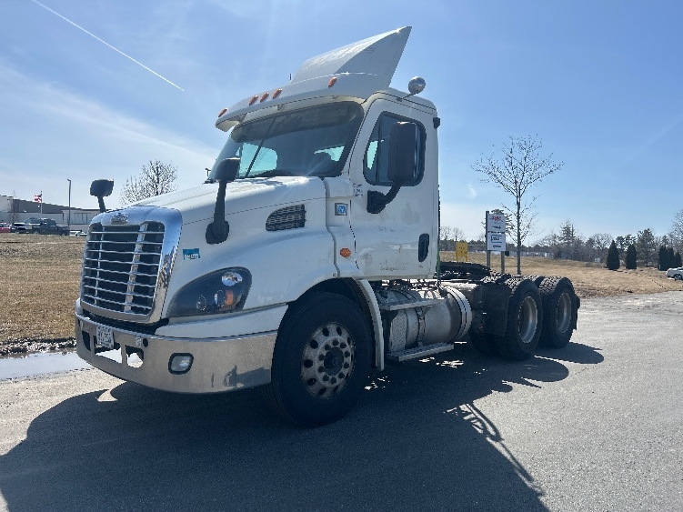 2019 Freightliner Cascadia in Londonderry, NH — photo 3