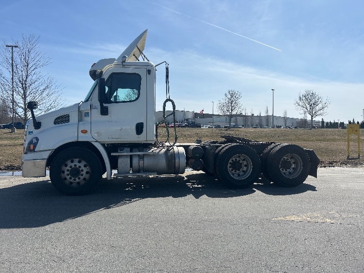 2019 Freightliner Cascadia in Londonderry, NH — photo 4