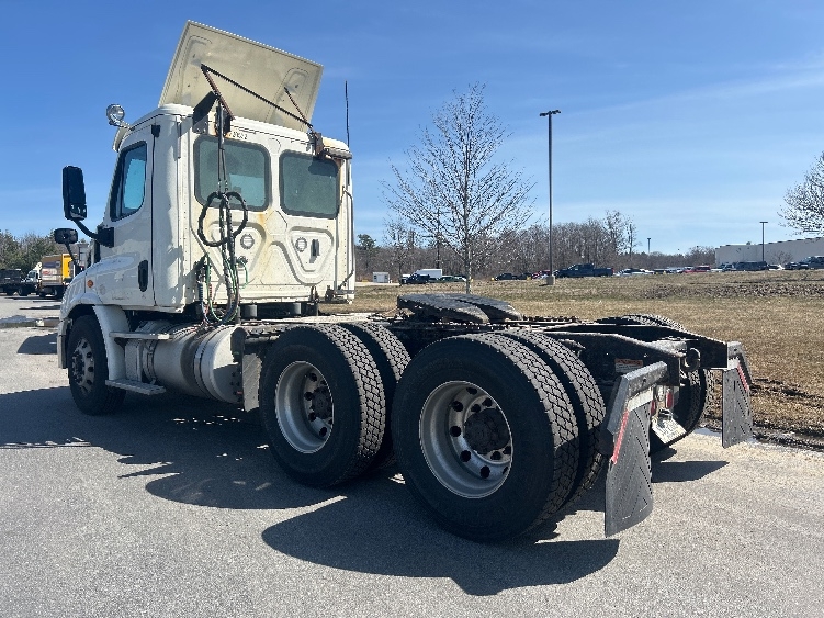 2019 Freightliner Cascadia in Londonderry, NH — photo 5