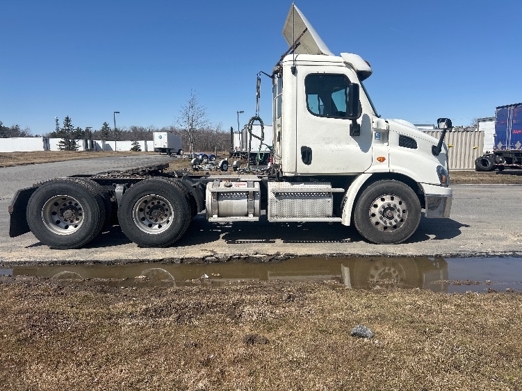 2019 Freightliner Cascadia in Londonderry, NH — photo 8