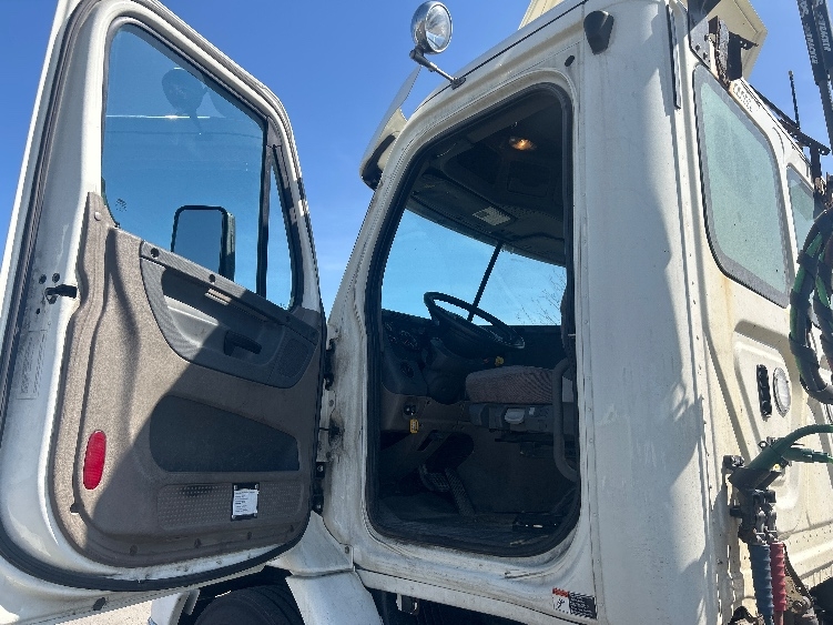 2019 Freightliner Cascadia in Londonderry, NH — photo 9
