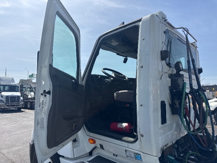 2019 International LT in Indianapolis, IN — photo 9
