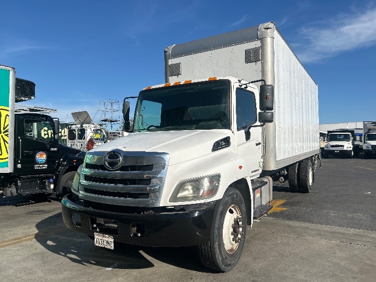 2019 Hino 268 in Fontana, CA — photo 3