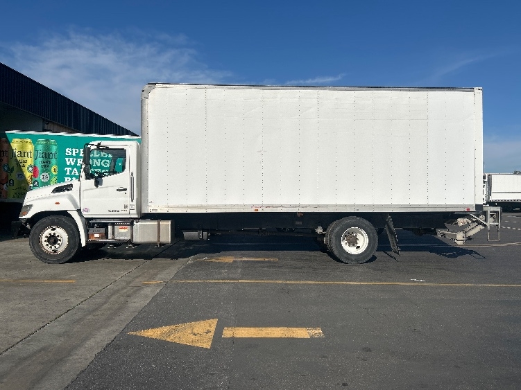2019 Hino 268 in Fontana, CA — photo 4