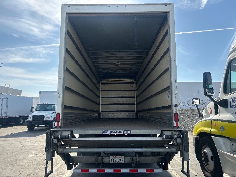 2019 Hino 268 in Fontana, CA — photo 8