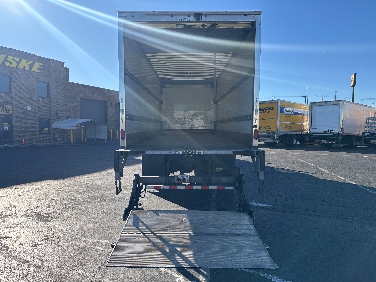2019 Freightliner M2 106 in Baltimore, MD — photo 9