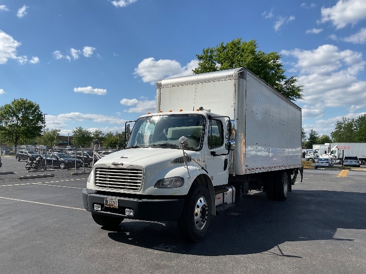 2019 Freightliner M2 106 in Capitol Heights, MD — photo 3