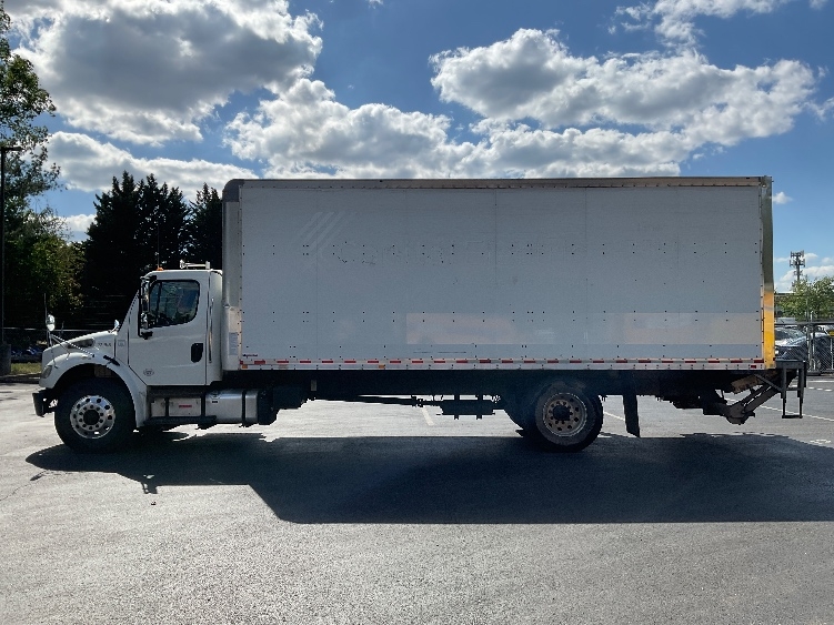 2019 Freightliner M2 106 in Capitol Heights, MD — photo 4