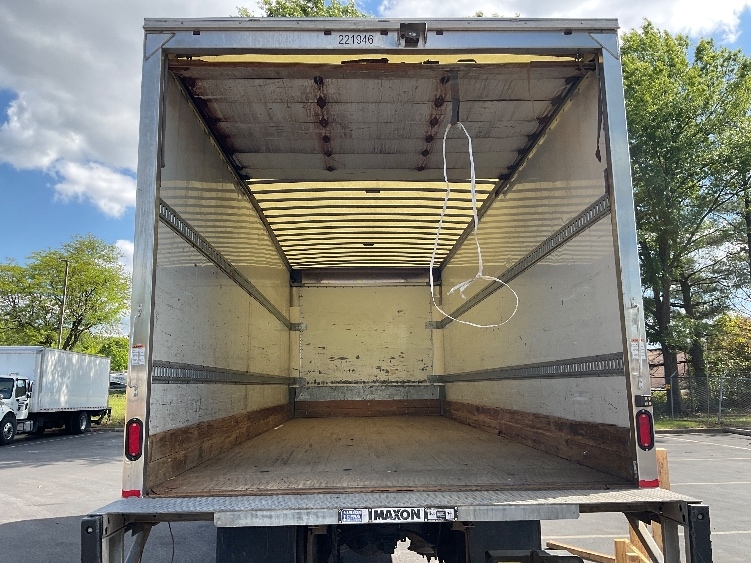 2019 Freightliner M2 106 in Capitol Heights, MD — photo 8