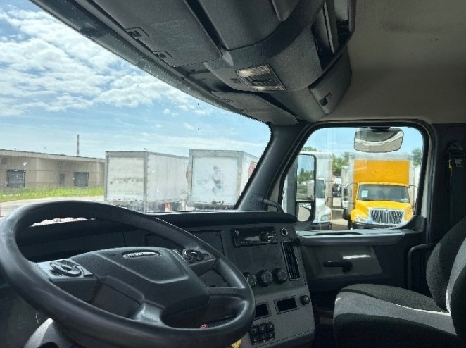 2019 Freightliner Cascadia in Capitol Heights, MD — photo 10