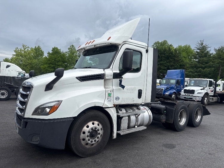 2019 Freightliner Cascadia in Capitol Heights, MD — photo 3
