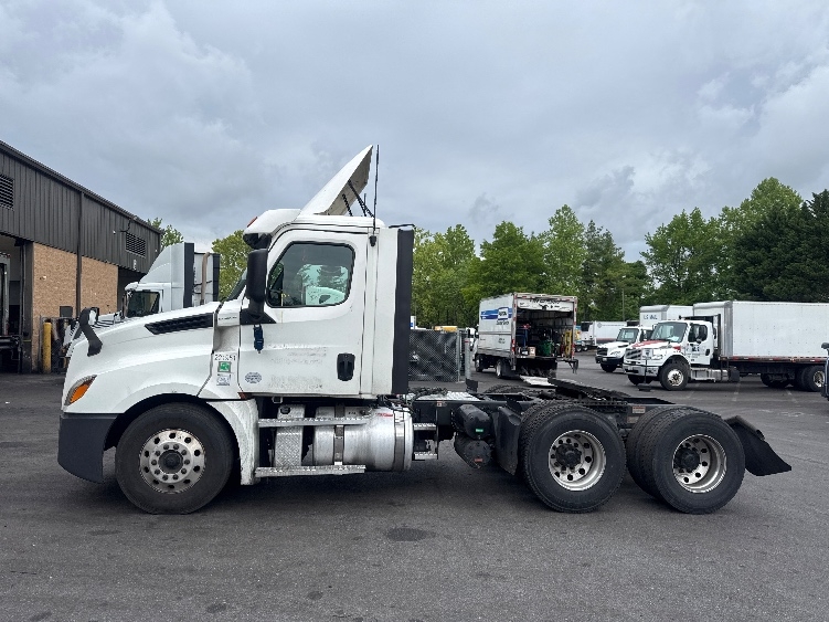 2019 Freightliner Cascadia in Capitol Heights, MD — photo 4