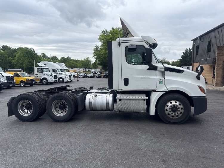 2019 Freightliner Cascadia in Capitol Heights, MD — photo 8