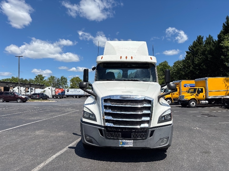2019 Freightliner Cascadia in Capitol Heights, MD — photo 2