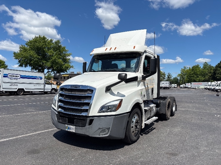 2019 Freightliner Cascadia in Capitol Heights, MD — photo 3