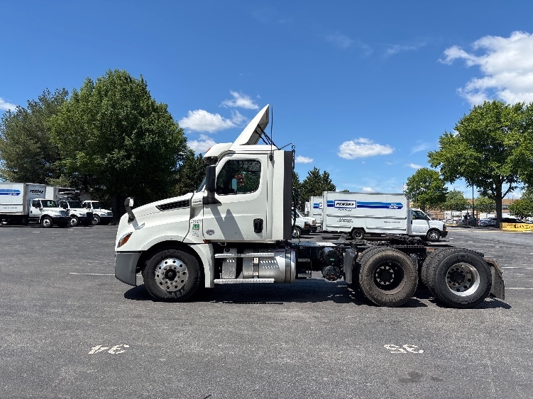 2019 Freightliner Cascadia in Capitol Heights, MD — photo 4
