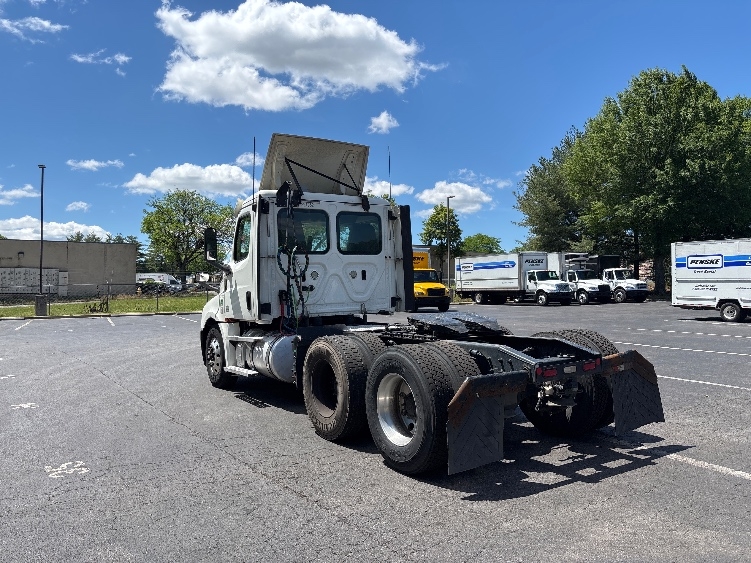 2019 Freightliner Cascadia in Capitol Heights, MD — photo 5