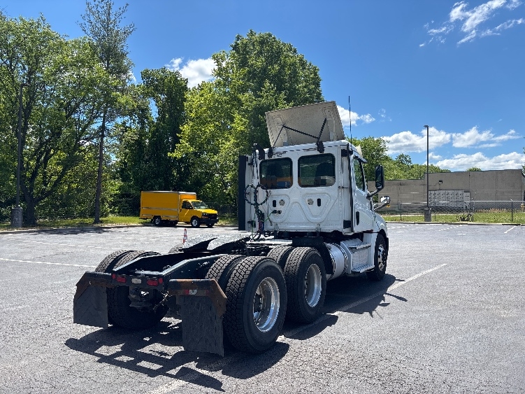 2019 Freightliner Cascadia in Capitol Heights, MD — photo 7