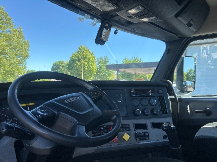 2019 Freightliner Cascadia in Bethlehem, PA — photo 10