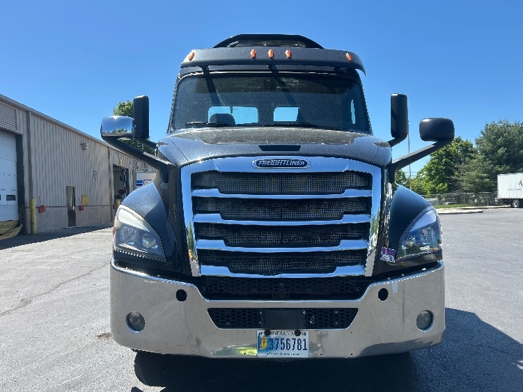 2019 Freightliner Cascadia in Bethlehem, PA — photo 2