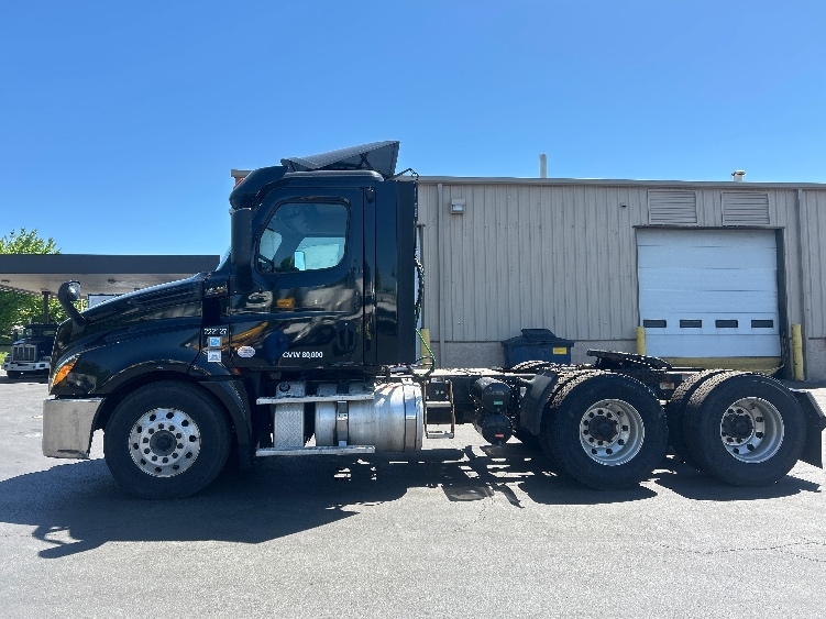 2019 Freightliner Cascadia in Bethlehem, PA — photo 4