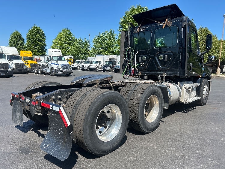 2019 Freightliner Cascadia in Bethlehem, PA — photo 7