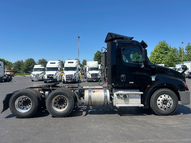 2019 Freightliner Cascadia in Bethlehem, PA — photo 8