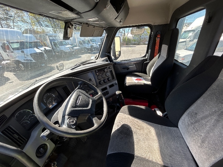 2019 Freightliner Cascadia in Braintree, MA — photo 10