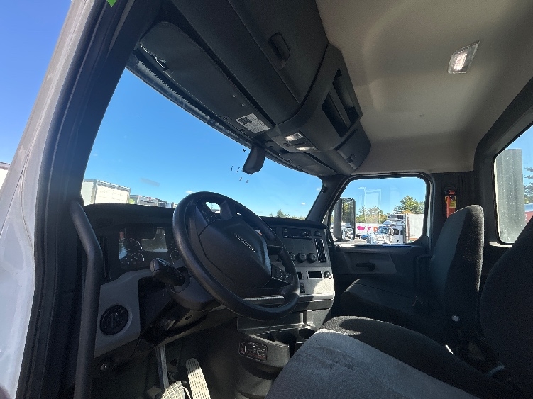 2019 Freightliner Cascadia in Braintree, MA — photo 10