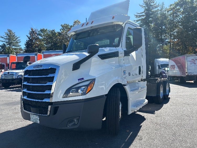 2019 Freightliner Cascadia in Braintree, MA — photo 3